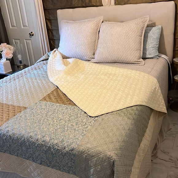 Coverlet: Vintage High-end Queen Bed Cover—Double Diamond Quilting! - Picture 3 of 16